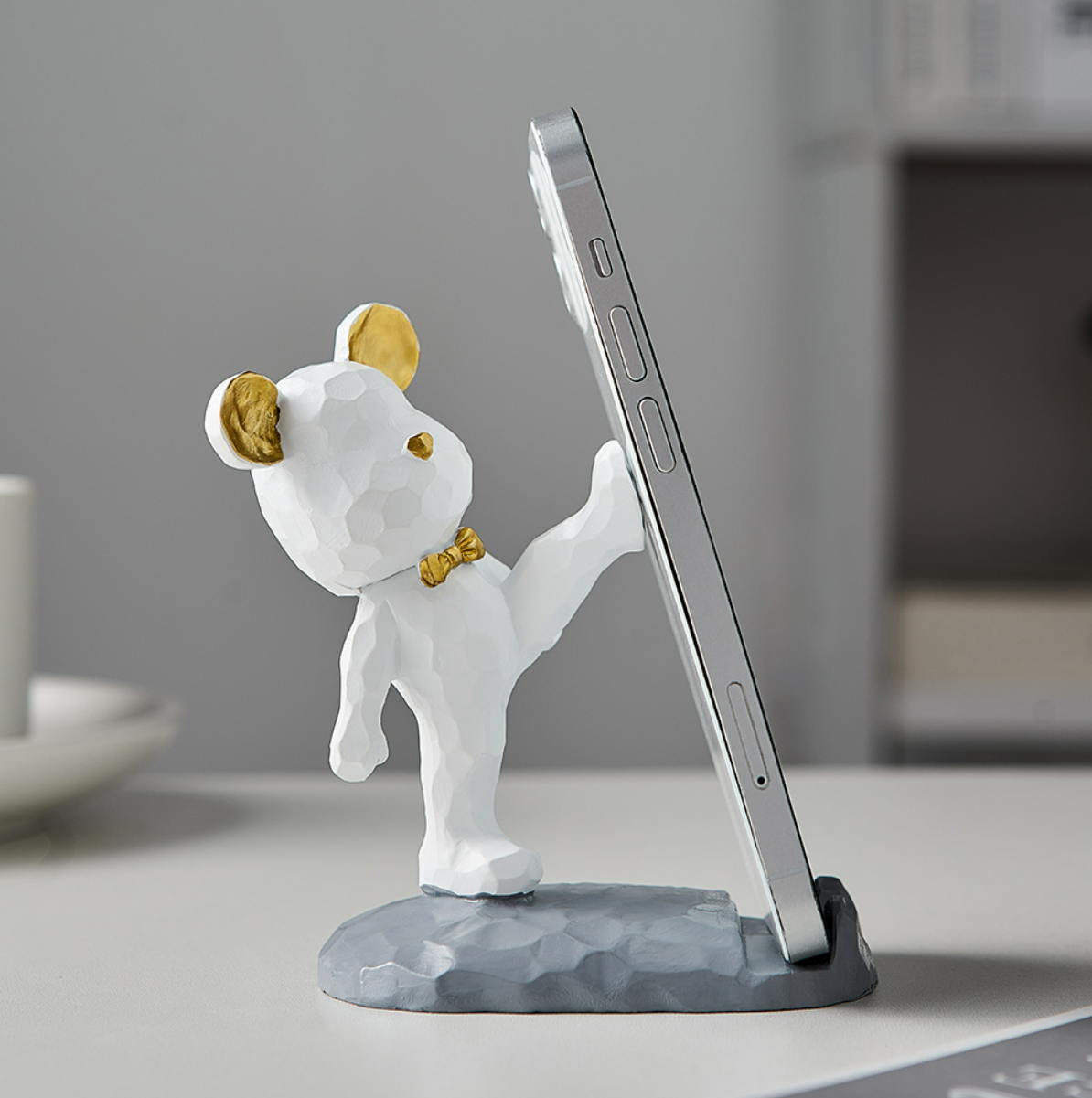 Bear Sculpture Mobile Phone Stand