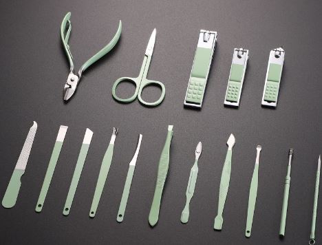 Manicure Set (16 pcs)